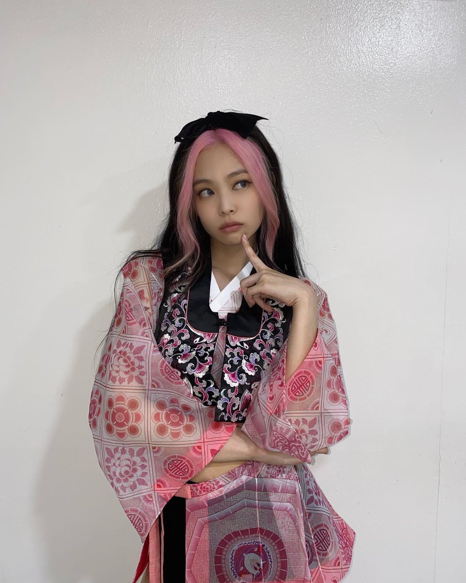 Jennie "How you like that" Pink Hanbok